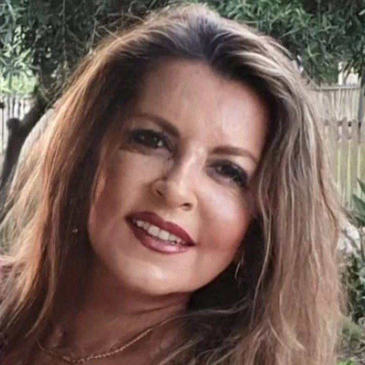 <em>Susana M.</em>